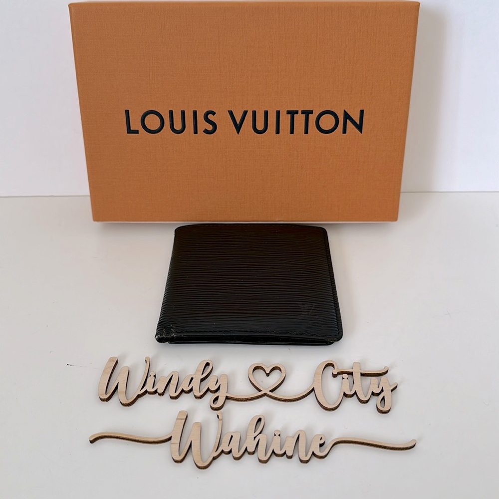 Authentic LOUIS VUITTON Mens Epi Bifold Wallet- Black